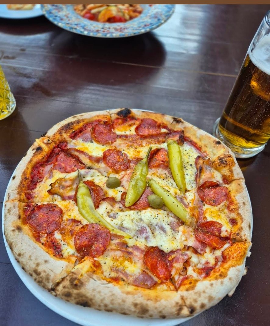 Pizza Piccante iz krušne peći